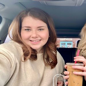 Meet your Posher, Caroline